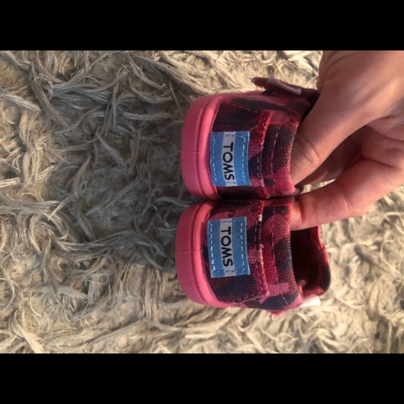 Pink camo baby Toms - Picture 2 of 2